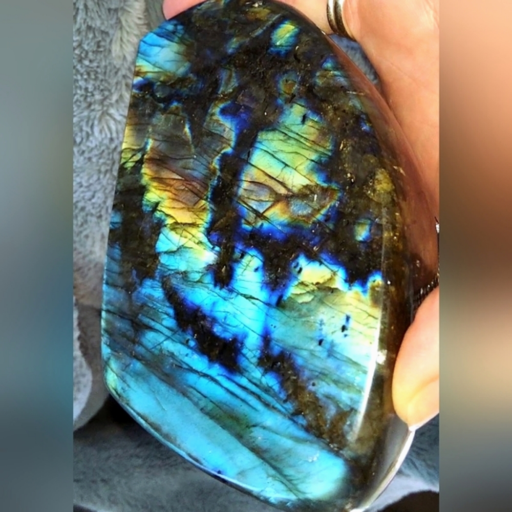 Big Bright Beauty! Large Labradorite Free-form